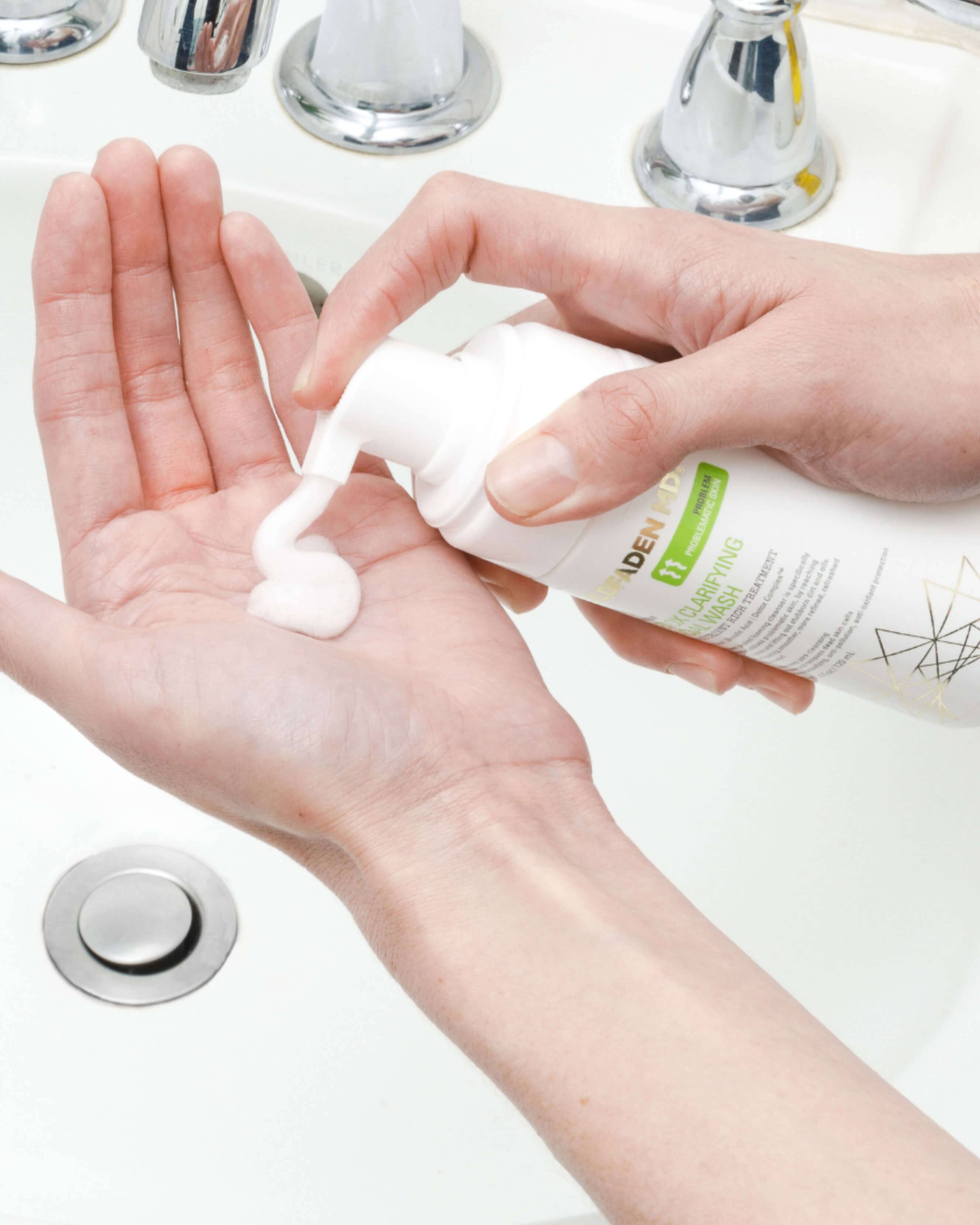 Detox Clarifying Facial Wash 3