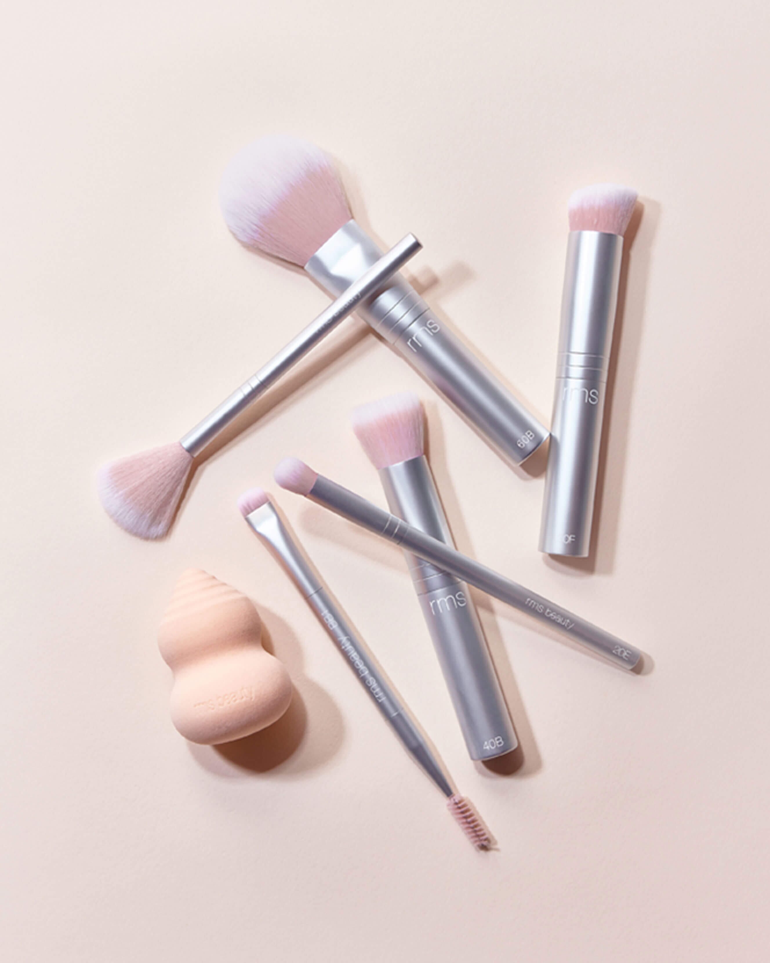 Skin2Skin Classic Fan Brush 5