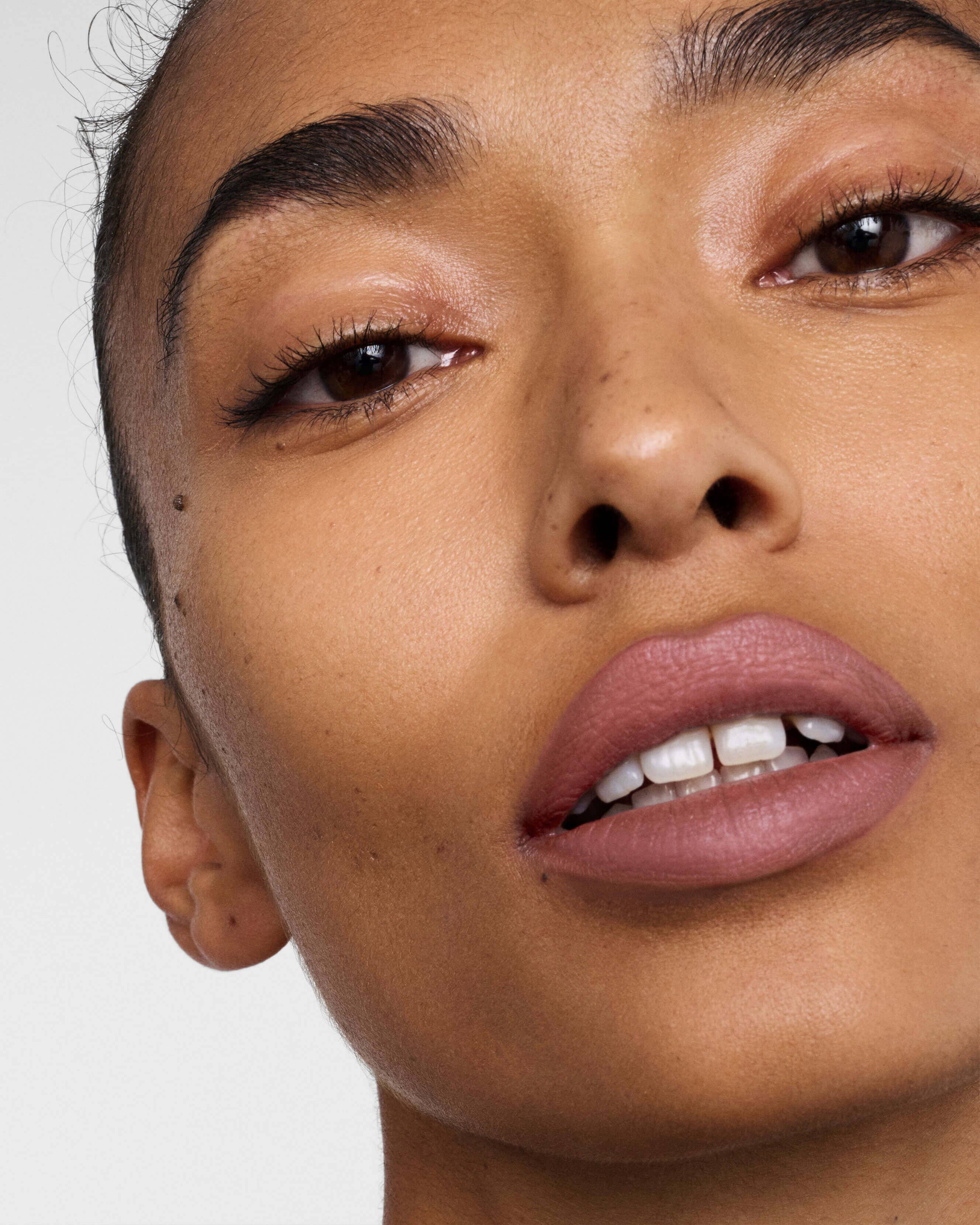 Lip Suede Matte Lipstick - Le Rouge 11