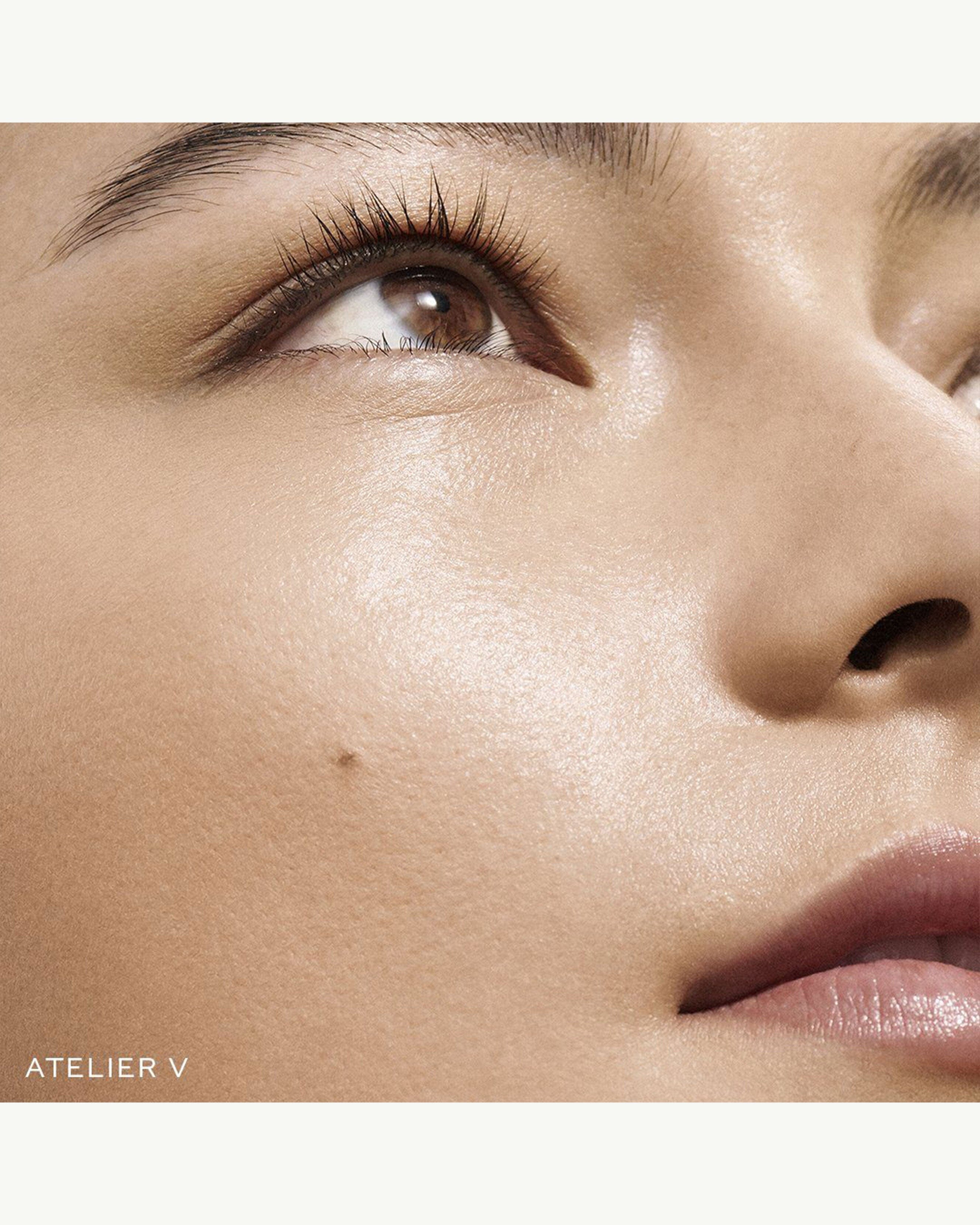 Vital Skin Foundation Stick - Atelier VII 9