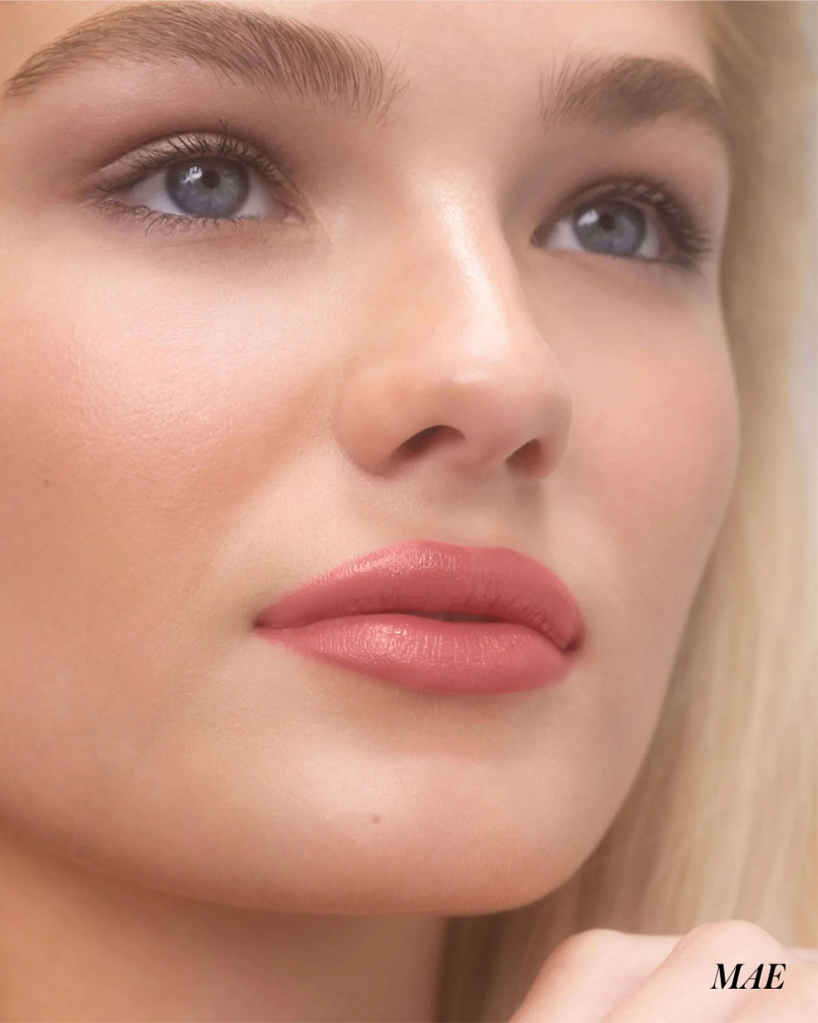 Legendary Serum Lipstick: The Nudes 4
